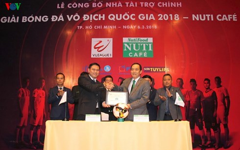 Representatives of VPF and NutiFood at announcing ceremony (Photo: Ha Khanh)