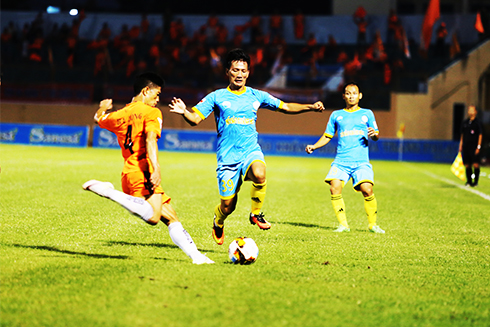 Players of Sanna KH-BVN (in light blue uniform) playing in V-League 2017