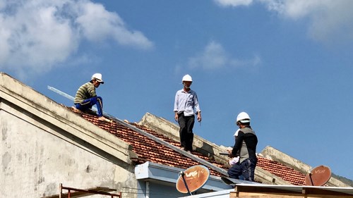 Training workshop to build storm-proof housing