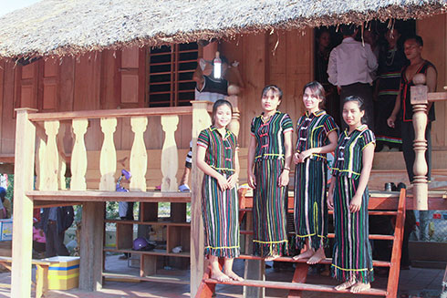 Raglai women in traditional costume