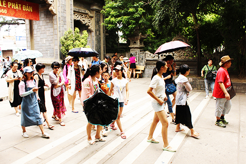 Tourists visiting Long Son Pagoda, Nha Trang