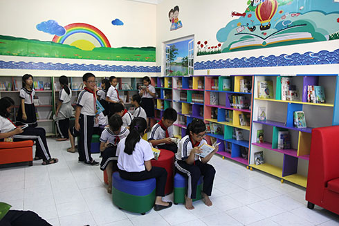 Thousands of books displayed in response to Vietnam Book Day