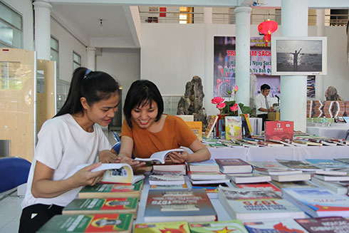 Reading books at Khanh Hoa Provincial Library