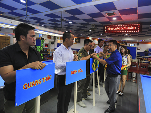 81 cueists take part in Khanh Hoa's three-cushion tournament