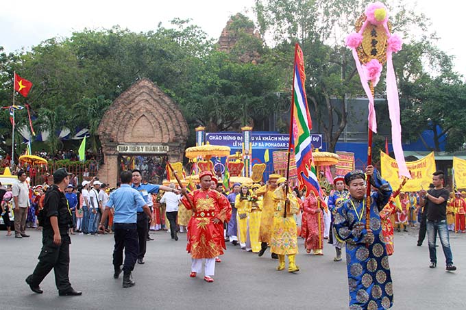 Procession starts from Ponagar Temple