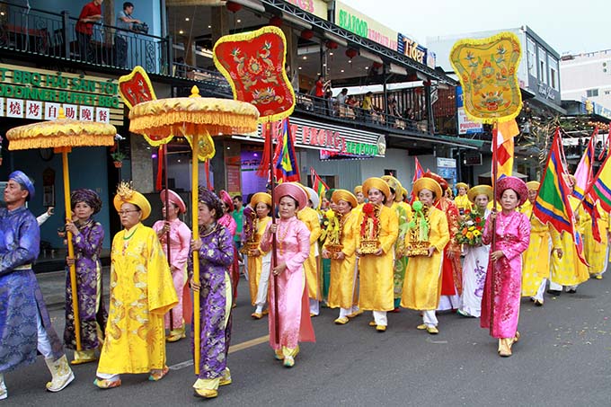 Pilgrims wearing beautiful costumes