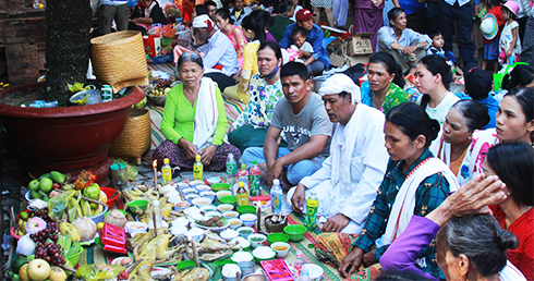 A Cham family performing rites at Ponagar Temple Festival