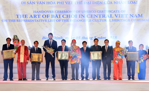 Handover ceremony of UNESCO Certificate of Bài Chòi in Central Vietnam