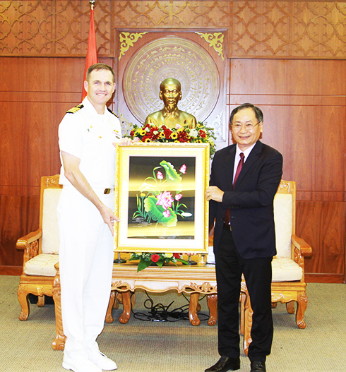 Khanh Hoa leaders receive Pacific Partnership 2018