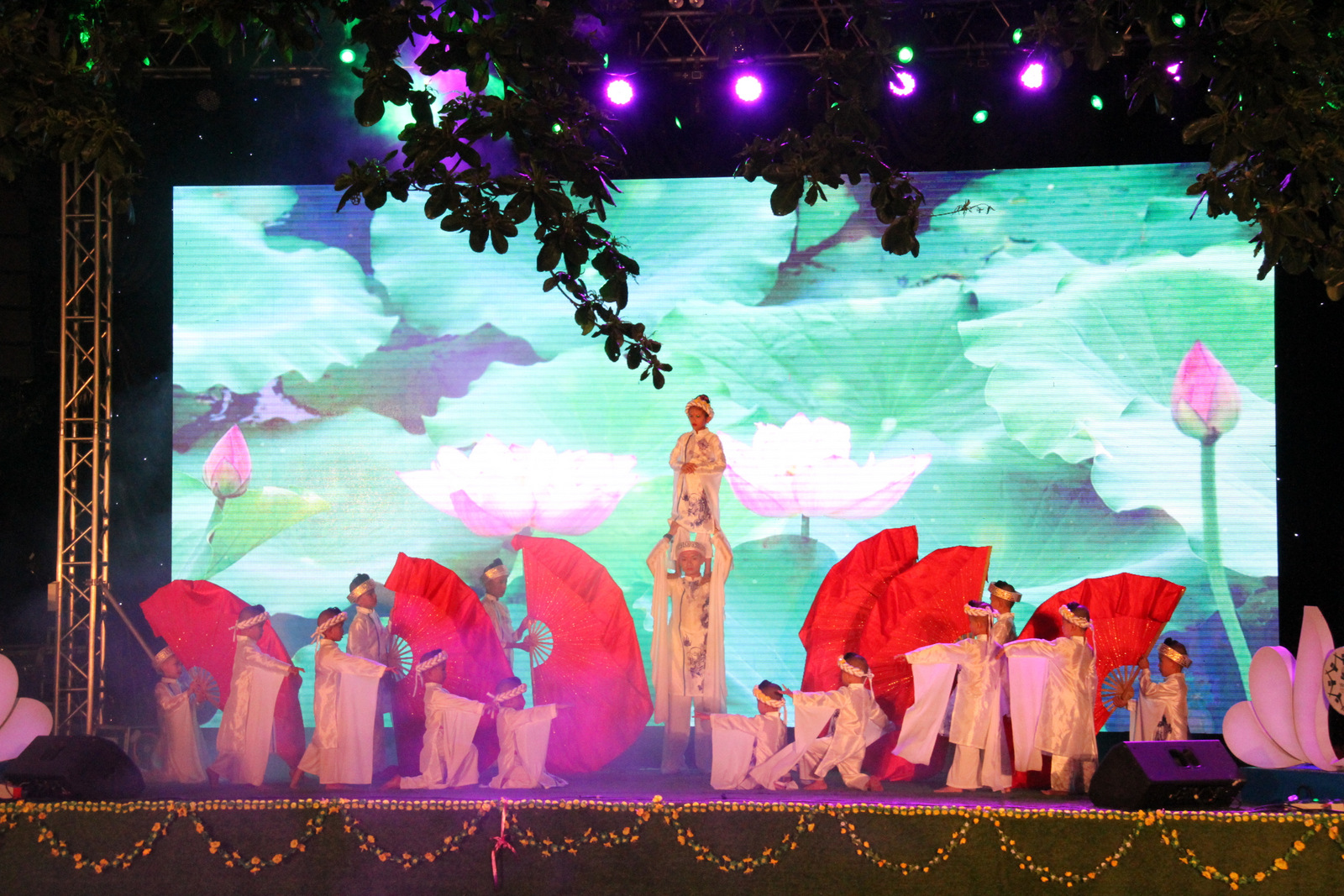 Dancing item of children from Thua Thien - Hue