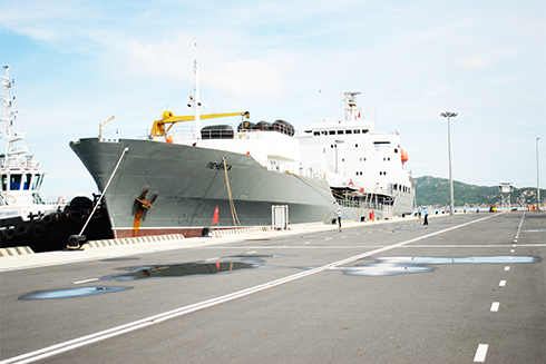 Russian Naval ships visit Cam Ranh Port