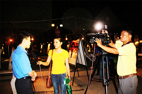 Journalists of KTV are conducting interview