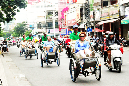 Foreign tourist sight-seeing Nha Trang City