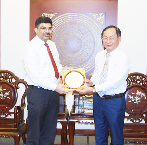 Indian Consul General visits Khanh Hoa