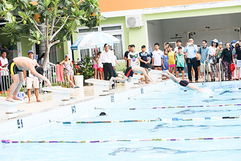 Khanh Hoa's swimming tournament for age groups boosting local swimming movement