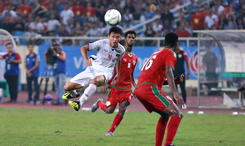 Doan Van Hau scores winning goal against Oman (Photo: SN)