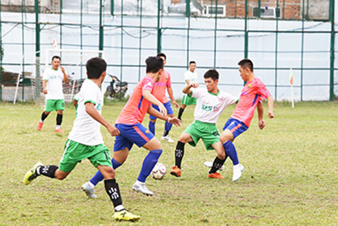 Nha Trang's 11-a-side football tournament joined by 21 teams
