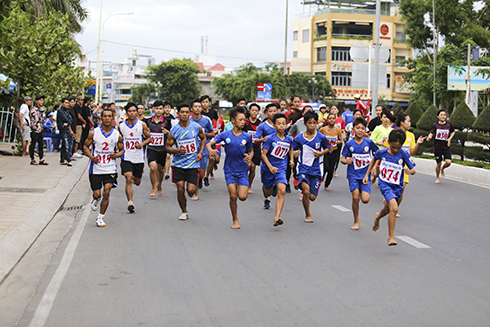 Nha Trang wins Khanh Hoa's 2018 cross-country competition