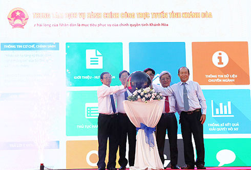 Khanh Hoa Online Public Service Center makes its debut