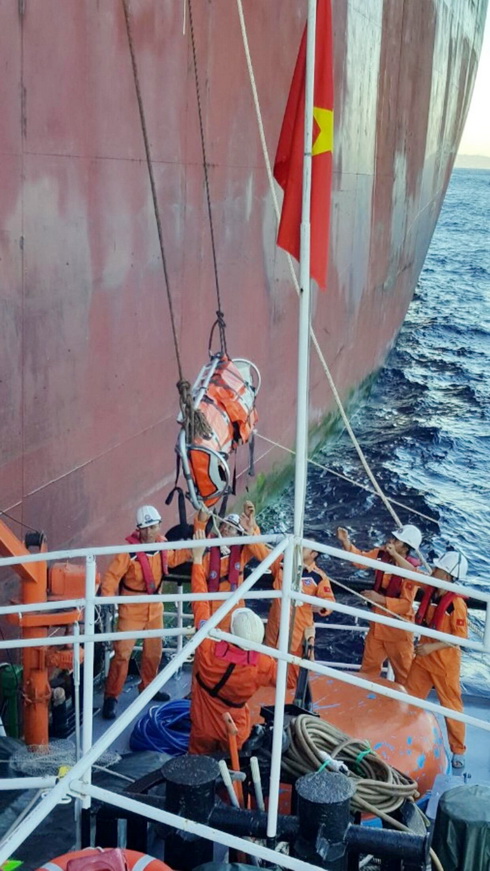 Foreigner having accident at sea rescued