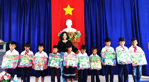 School gifts offered to needy pupils and teachers