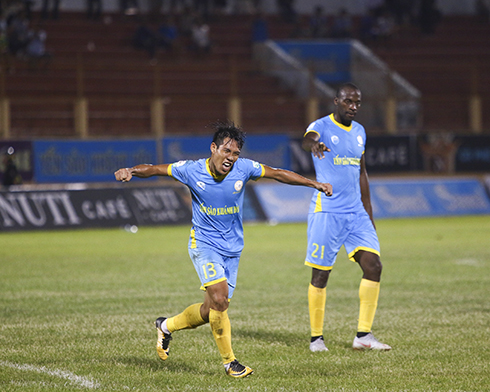 Quoc Chi (No.13) celebrating his goal