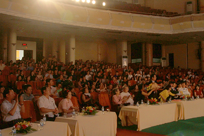 Hundreds of audience attend Váradi László’s program