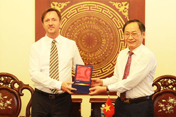 Hungarian Consul General visits Khanh Hoa