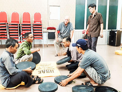 Preserving and promoting mã la musical instruments of Raglai people