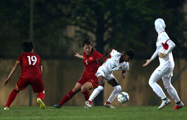 Vietnam U-19 playing Jordan U-19 (Photo: AFF)