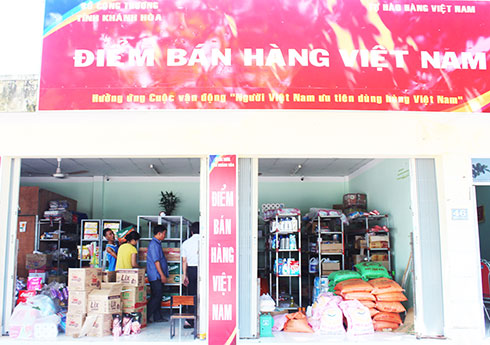 Vietnamese goods selling point in Khanh Vinh District