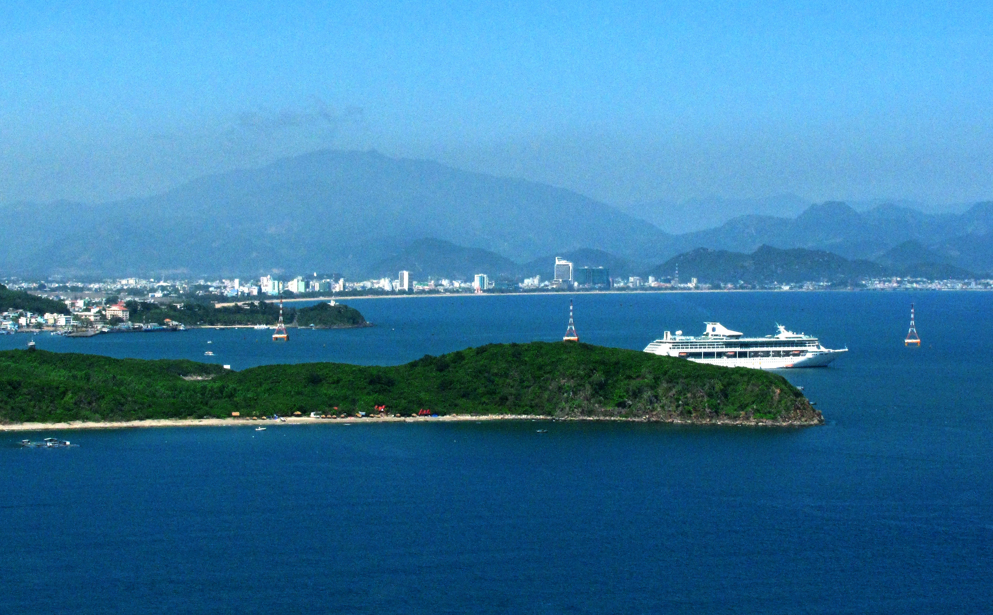 Nha Trang Bay, one of the world’s most spectacular bays, was recognized as national sight in 2005.