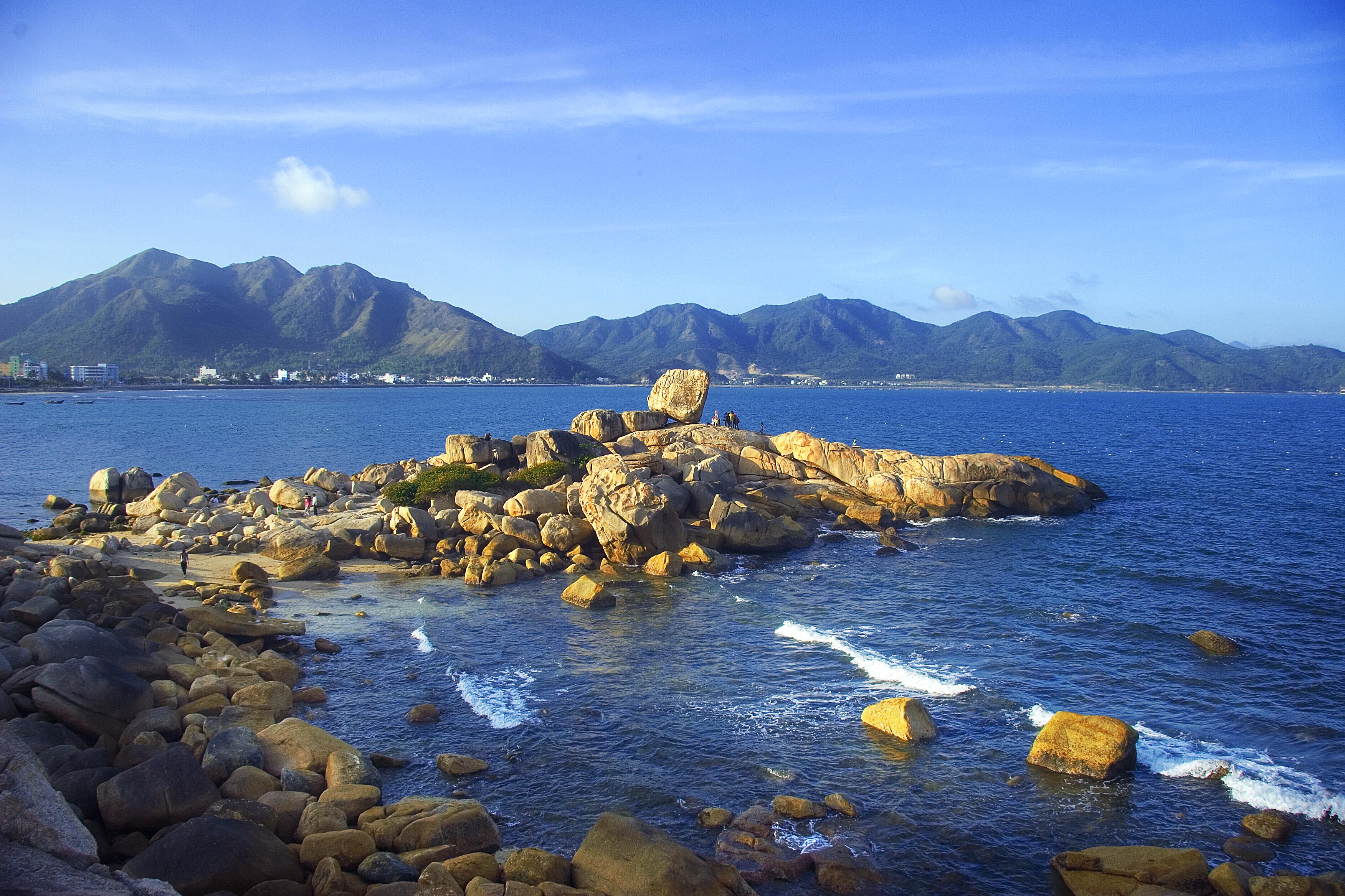 Hon Chong tourist site (Nha Trang), a national scenic spot recognized in 1998.