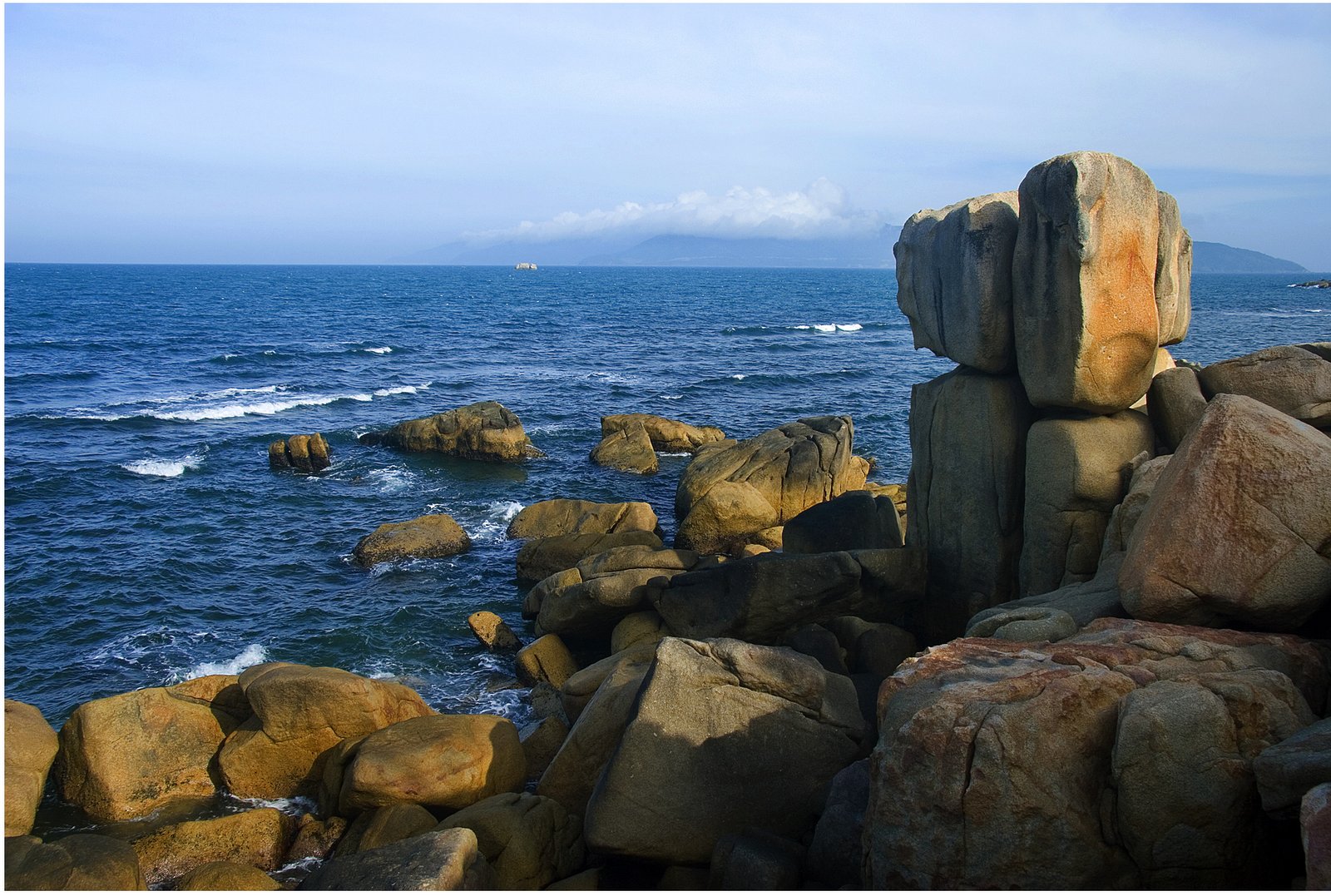 Hon Vo – Hon Chong, renowned scenic spot in Nha Trang