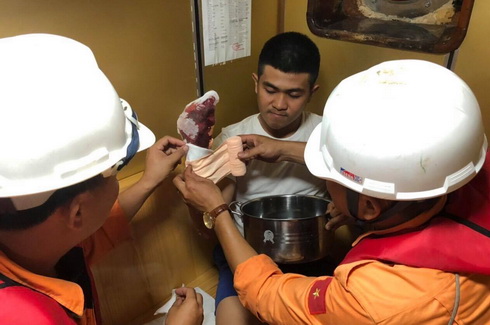 Filipino sailor rescued