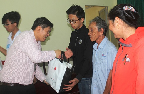 100 relief gifts to storm-hit community