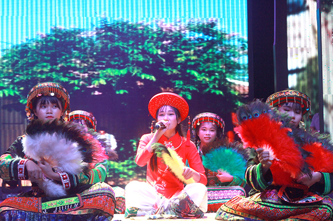 Dien Khanh’s outstanding performance about practices related to the Viet beliefs in the Mother Goddesses of Three Realms