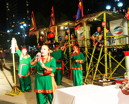 Bài Chòi performance at 2-4 Square 