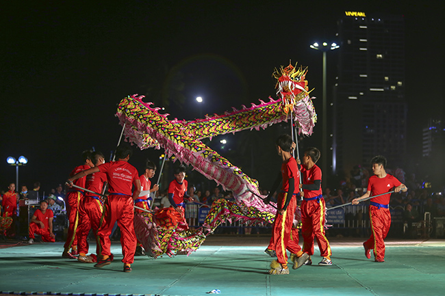 Dragon dance