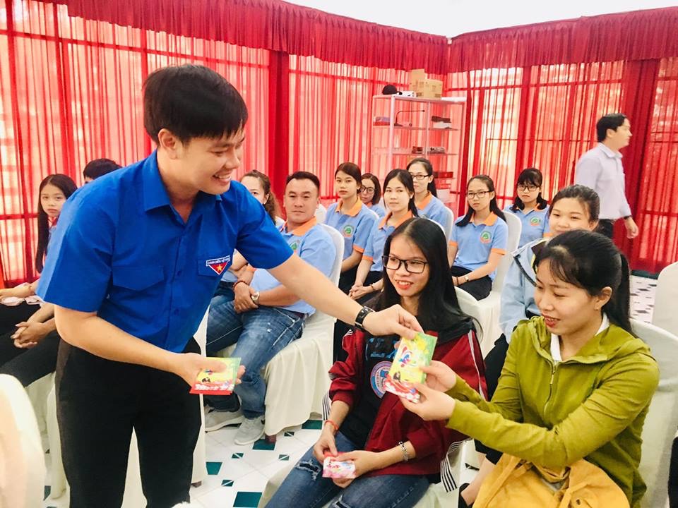 New Year gifts for needy students