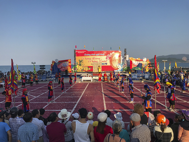 Lunar New Year human chess competition kicks off