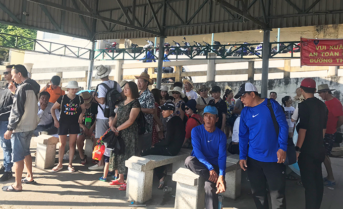 Tourists waiting for boats