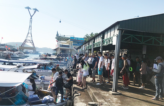 Boarding boats for islands