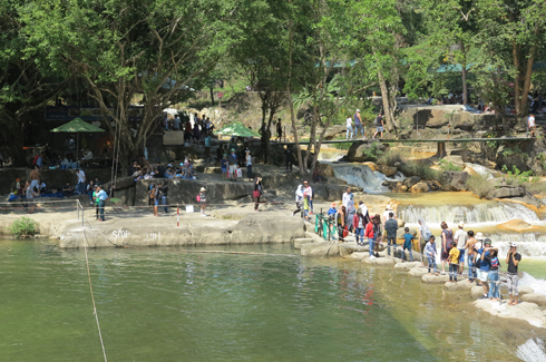 Tourists at Yang Bay Tourist Park