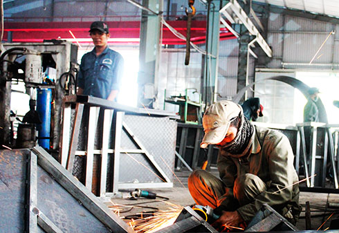 Manyfacturing auxiliary items for ships at Hung Bao