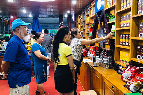 Me Trang Coffee finds new clients at Buon Ma Thuot Coffee Festival