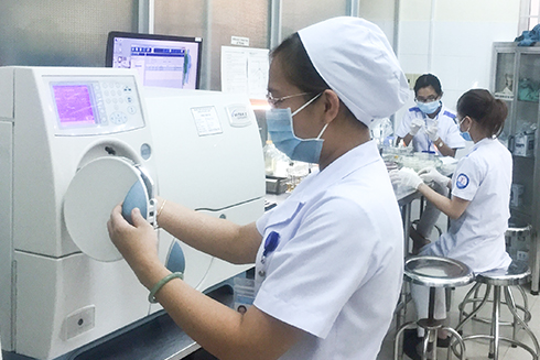 Automated microbial identification and antibiotic susceptibility testing