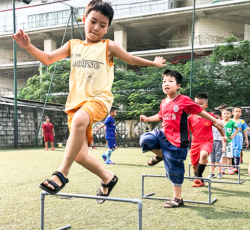 Children practicing in a session