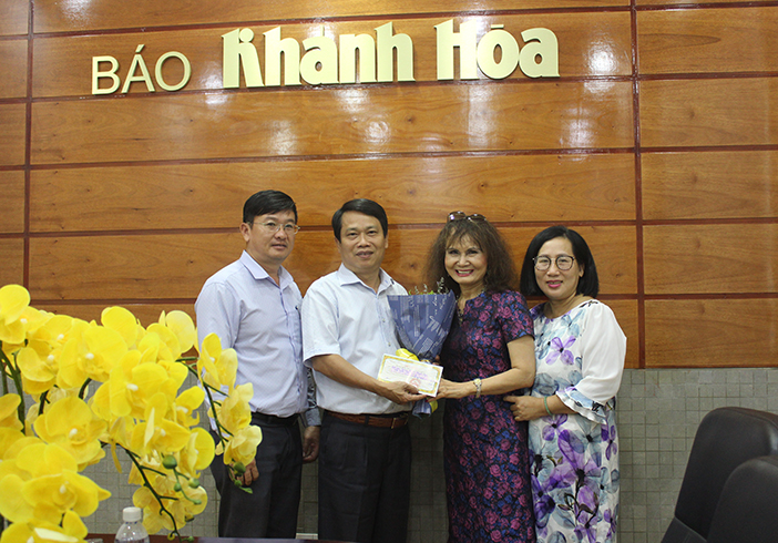 Vietnamese resident in U.S.A donates VND50m to Khanh Hoa Newspaper charity fund