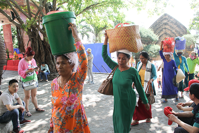 About 5,000 Cham people from Ninh Thuan Province and Binh Thuan Province attend Ponagar Temple Festival 2019